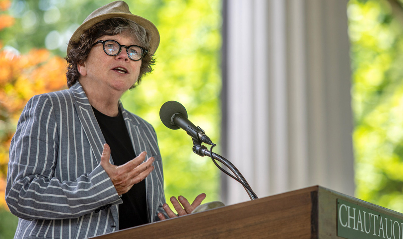 Speaking_Fav1_Services_Joan_1280x760